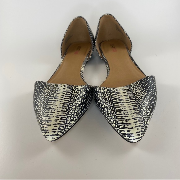 JustFab Flats - Picture 6 of 7